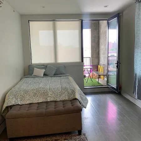 Scenic Gem In The Bronx Appartamento